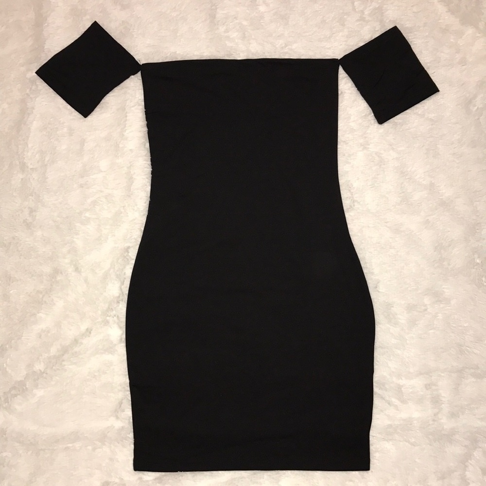 Black off the shoulder mini dress - Picture 2 of 4